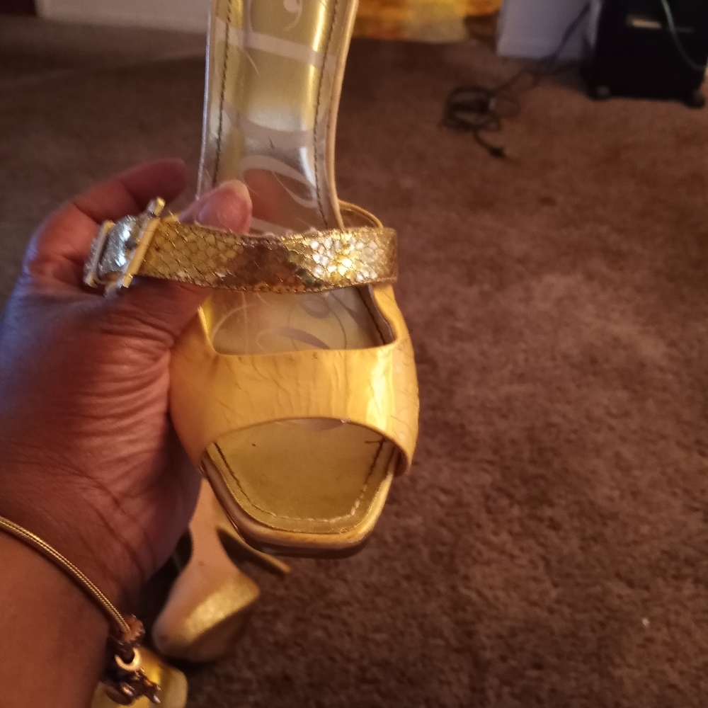 Dereon heels